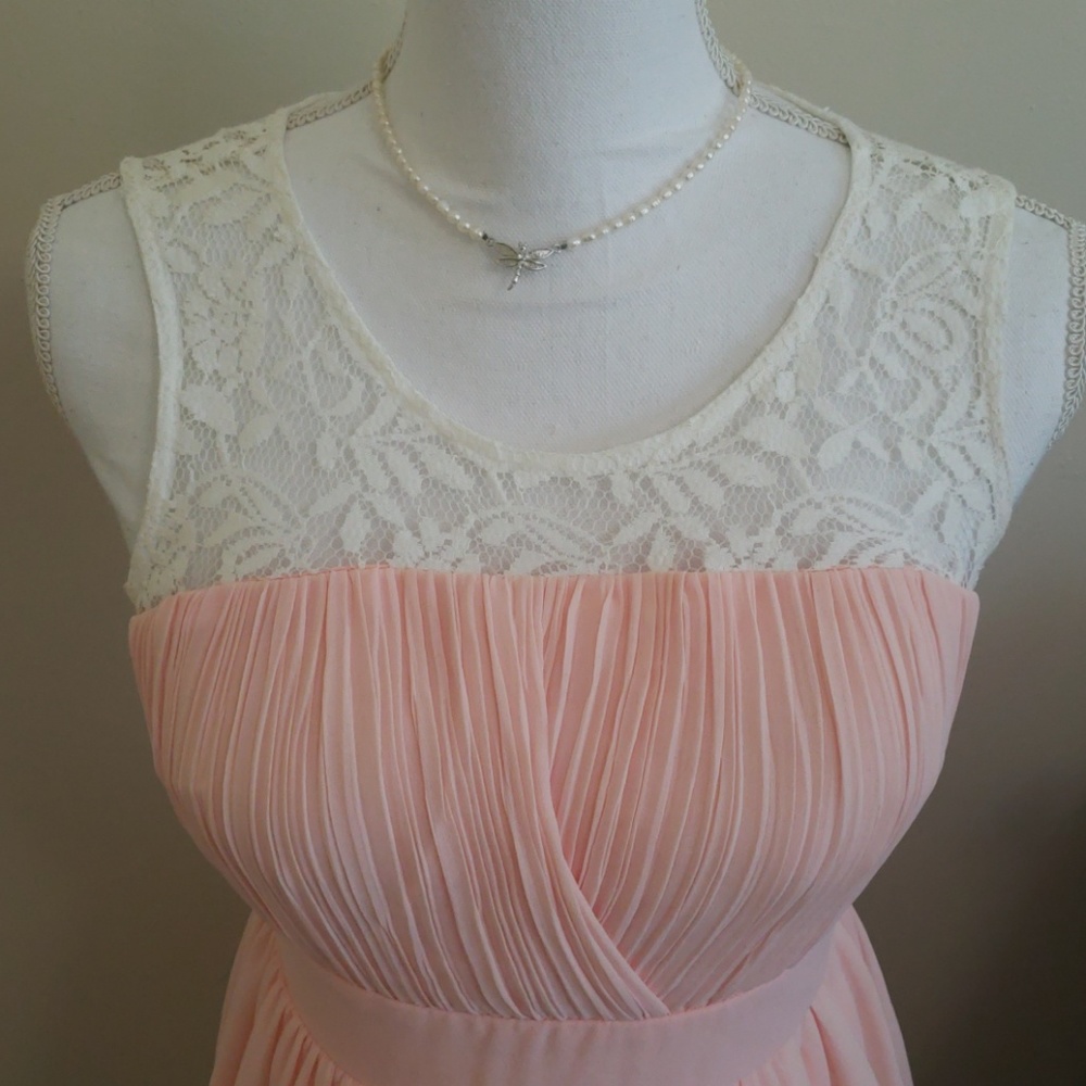 Point Dress - Picture 2 of 5